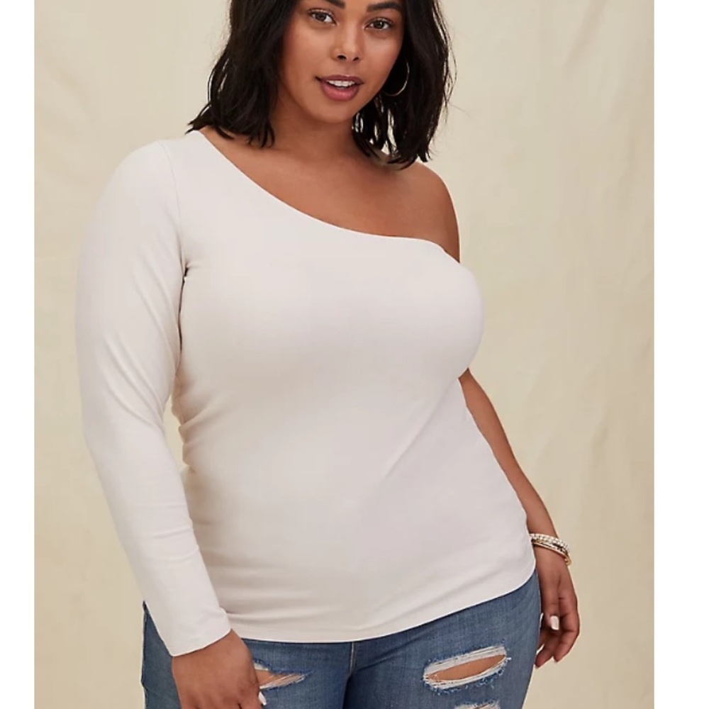 torrid One-Shoulder Long Sleeve Top in Cream